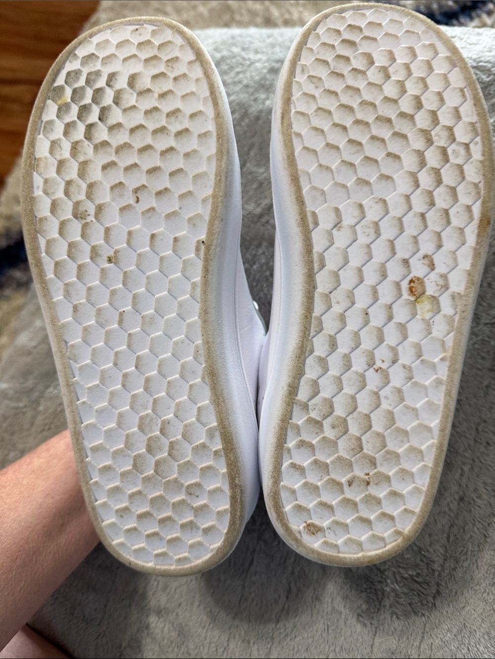 Women’s White Sneakers with Light Blue Star Accent size 6 memory foam - Picture 5 of 8